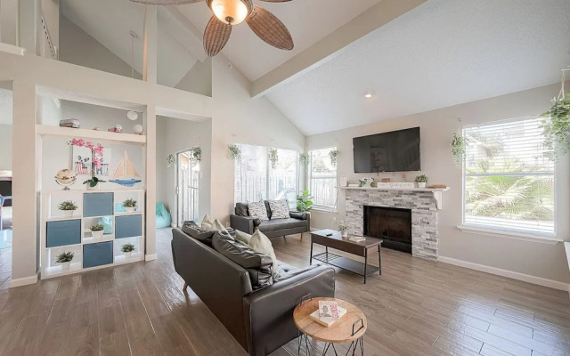 Beat the Heat in Katy w Pool