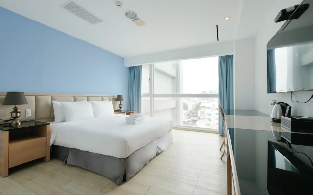 Champs Elysees Hotel