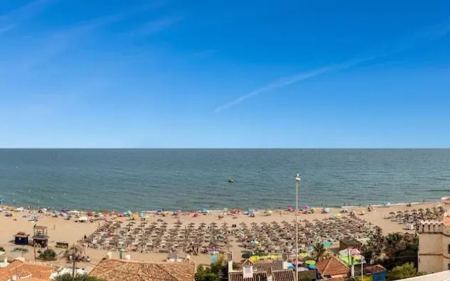 Sea View Apartment 2 Min Walk From the Beach