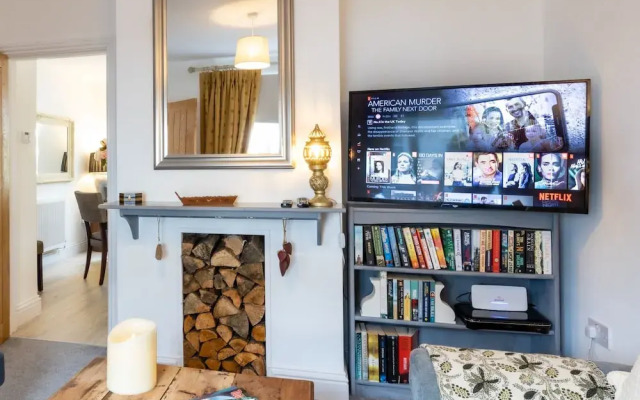 Cozy Nook Cottage - Sleeps 4, Garden & Parking