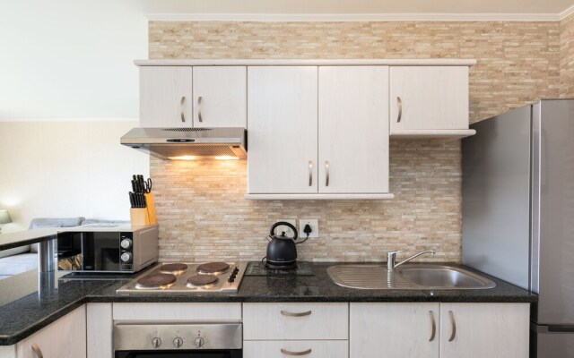 Island Club LA302 by CTHA