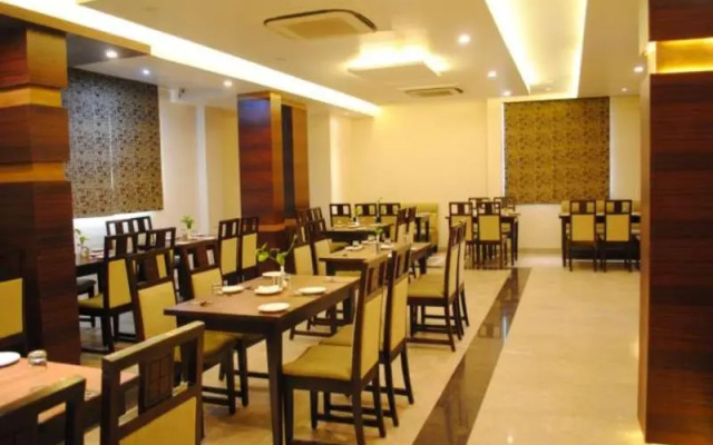 Capital O 4535 Hotel Uma Palace