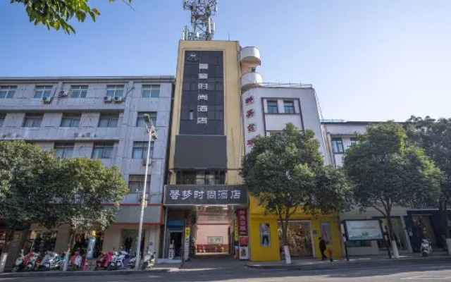 Xinmeng Fashion Hotel (Xingyue Times Square, Xinhua Road)