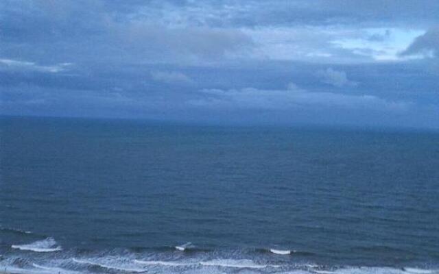 Casa duplex em frente ao mar, com 5 quartos.