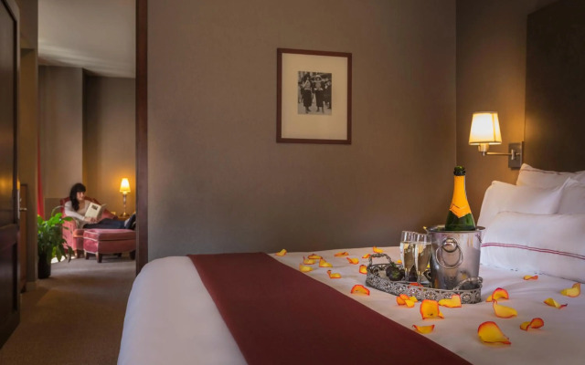 Hotel Giraffe by Library Hotel Collection