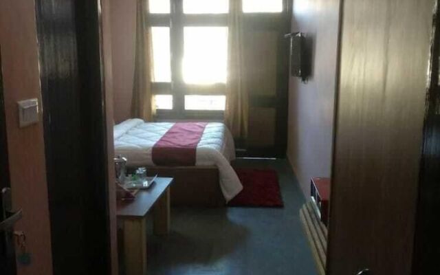 ADB Rooms Hotel Devine Point, Shimla