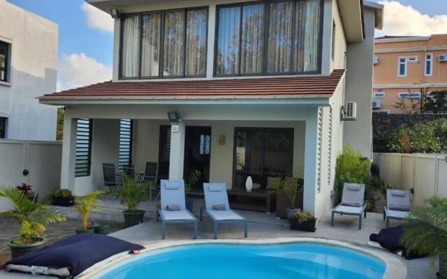 luxury cheerful 4 bedrooms villa in Calodyne