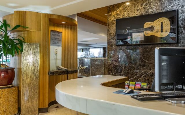 The Bamboo Waikiki 704