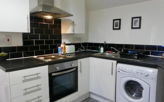 Bright and Modern 4 Person Apartment In City Centre