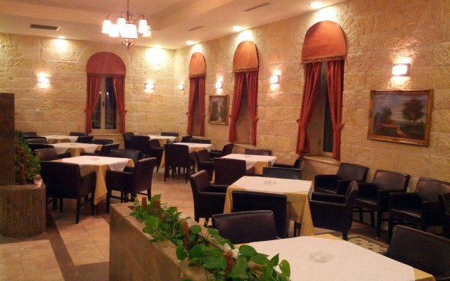 Alhambra Palace Hotel Suites