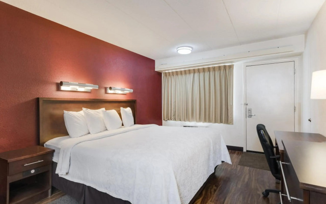 Super 8 by Wyndham Deerfield/Northbrook