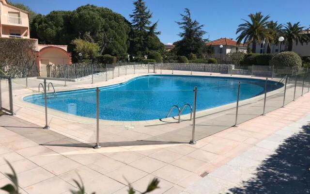 Appartement 2 pieces, renove, 2 piscines+tennis, mer, climatisation