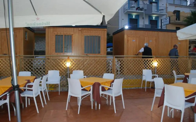 Maniel Beach Hotel