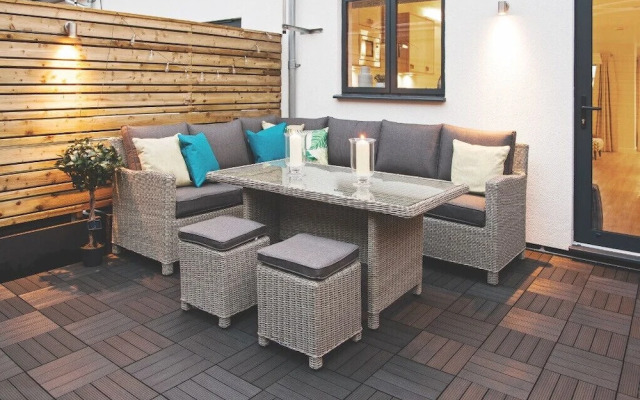 3 Grove Mews