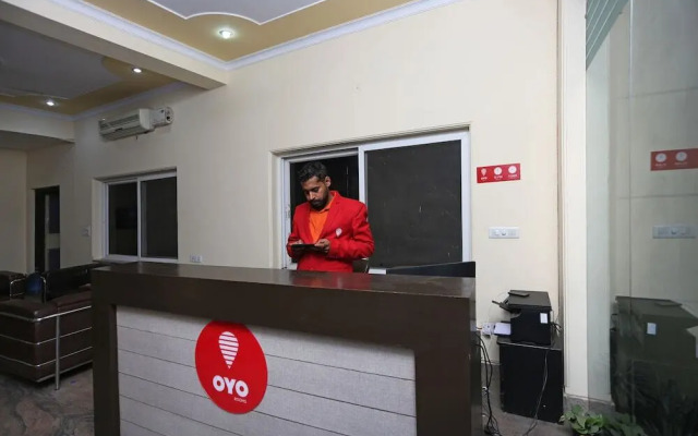 OYO 8240 Maan Residency