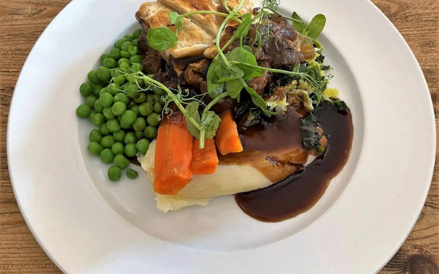 Tontine Hotel & Bar