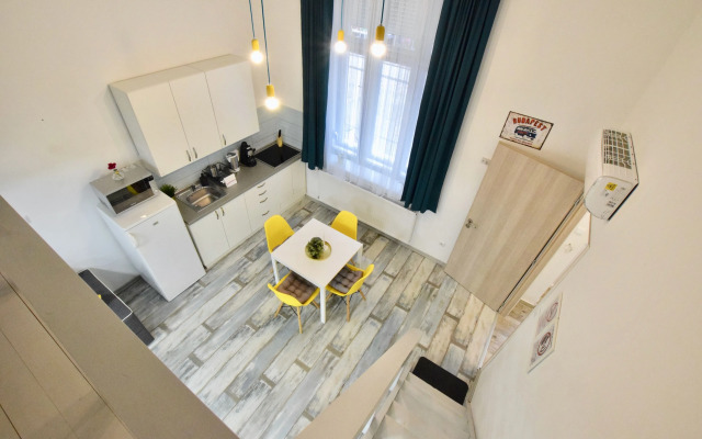 Robinia Apartment