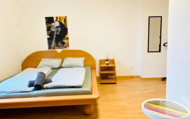 Stylish Shared 3-Bedroom Stay Near City