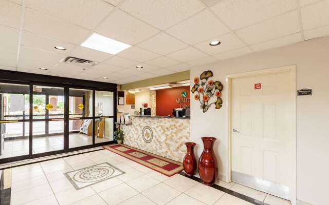 Quality Inn near SeaWorld - Lackland