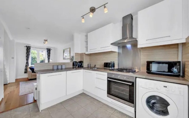 Luxurious 2-bed House in Canary Wharf London