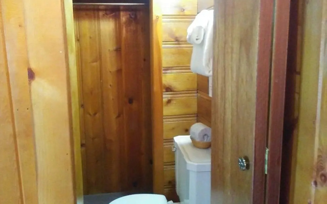 Riverside Lodge & Retreat