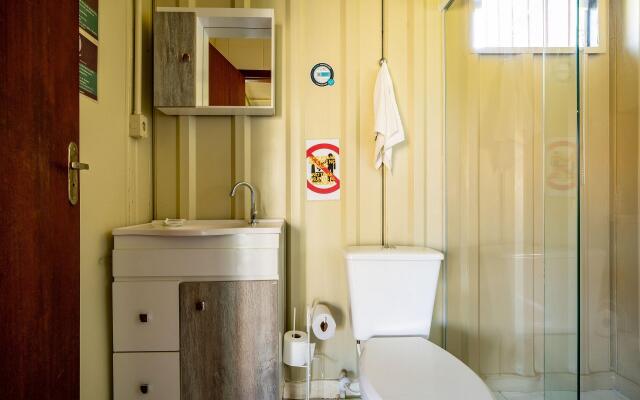 Charmoso flat a 8min da praia de Bombas RGA6841