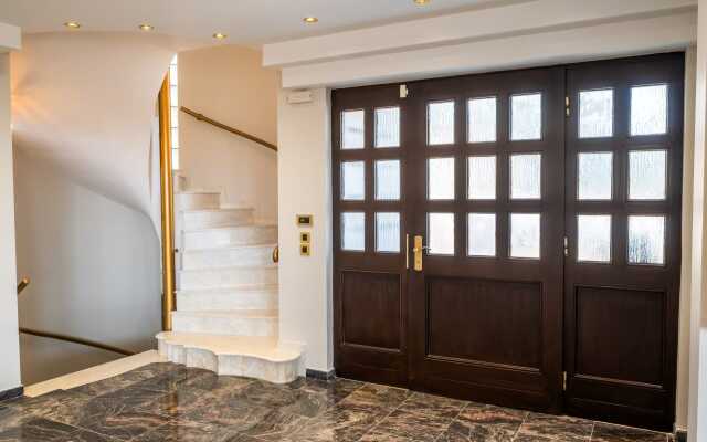 Red Rose Luxury Villa