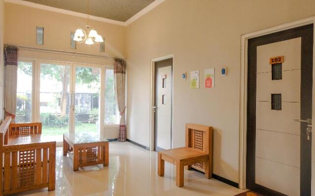 OYO Life 2399 Gerbera House - Kos Putri