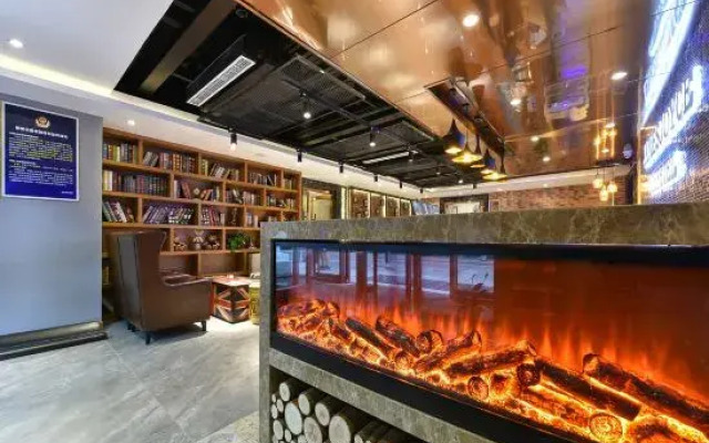 James Joyce Coffetel Hotel (Beijing Jianguomen Subway Station Beijing Railway Station)