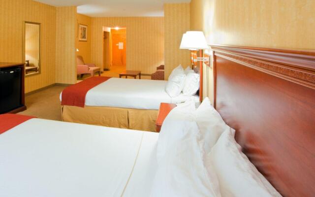 Holiday Inn Express Hotel & Suites Woodbridge, an IHG Hotel