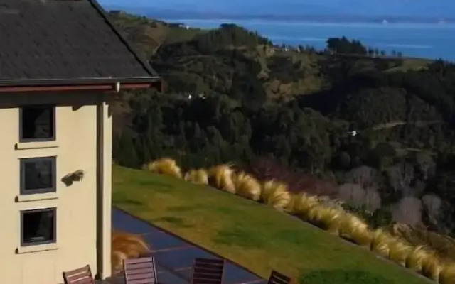 Parautane Lodge