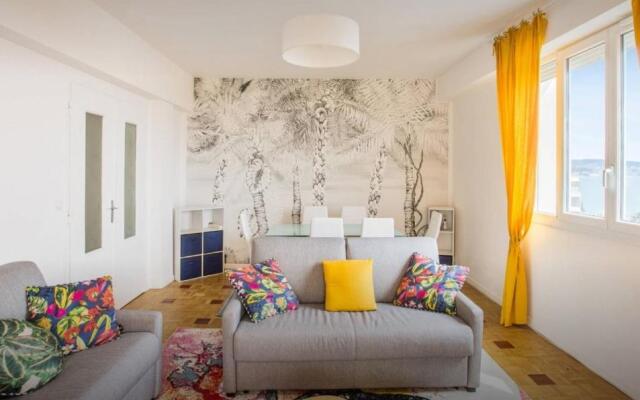 Stunning 2 bed Flat Nice front of the beach Seaview