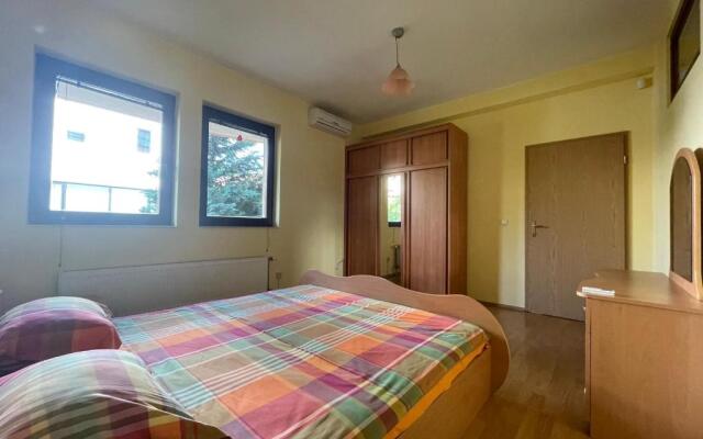 Huge Apartment with a Garden in the City Center