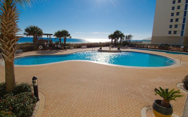 Palacio Condos by Hosteeva