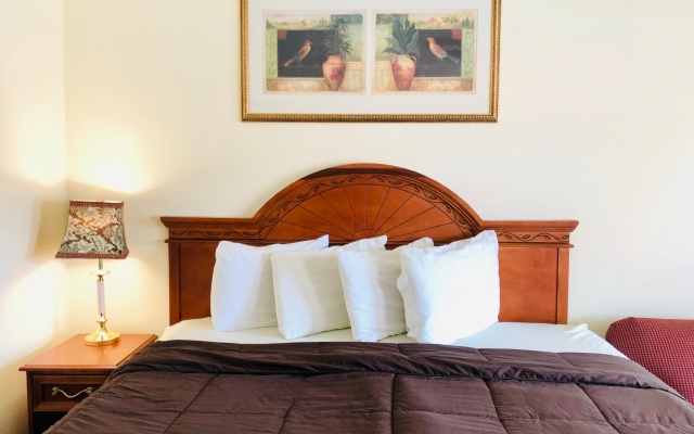 Ozark Inn & Suites