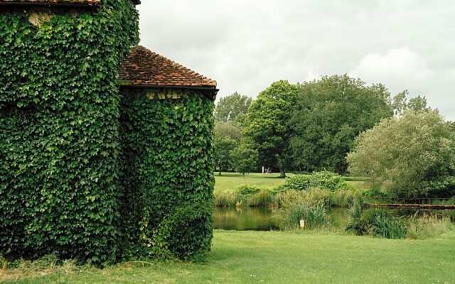 Gatton Manor Hotel and Golf Club