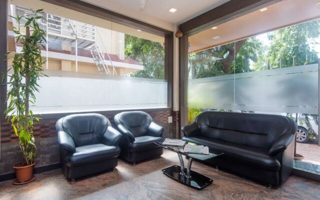OYO 14376 Royal Park Residency