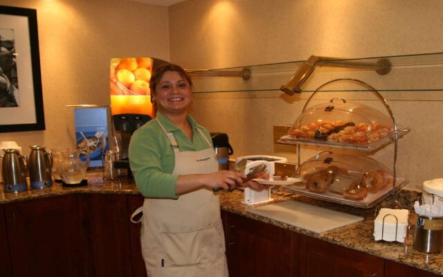 Hampton Inn & Suites Kansas City-Merriam