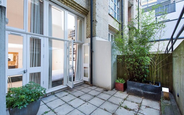 Sleek, Stylish 2BR Home in Shoreditch