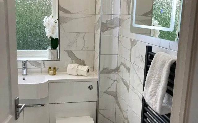 Leeward House - Donnini Apartments