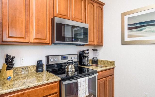 New Vista Cay Lyrica Near Pool Minutes to All Parks and Convention Center