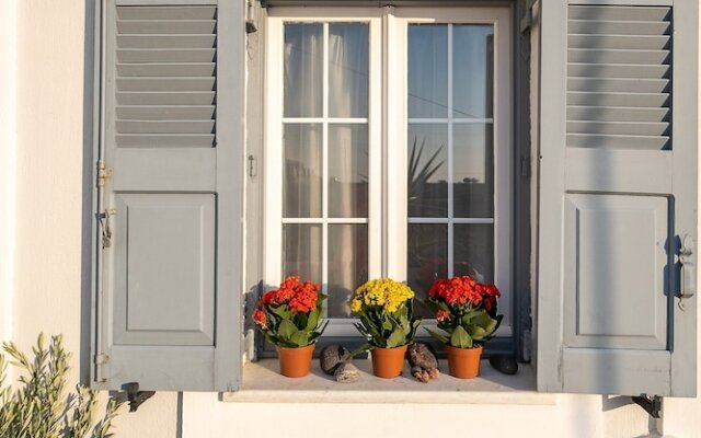 Paradise, Traditional Cycladic House