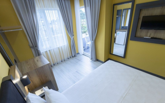 Roy Otel Akçay