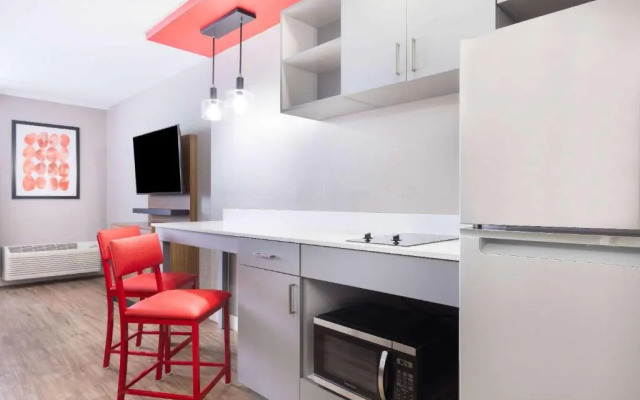 Clarion Hotel & Suites