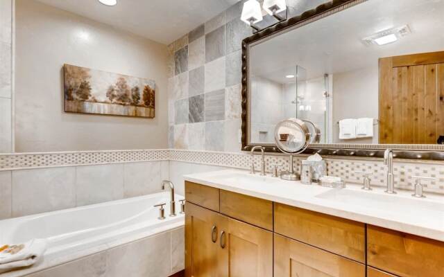 Luxury 3 Bedroom Breckenridge Vacation Rental with Mountain Views Steps from Historic Main Street