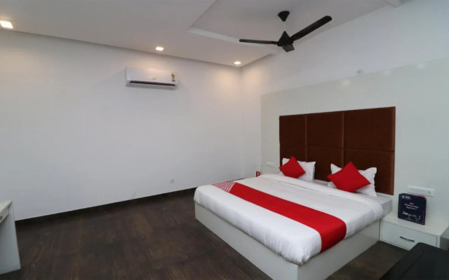 Happy Feet Guest By OYO Rooms
