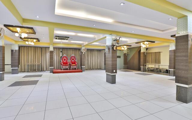 Capital O 11491 Hotel Santro