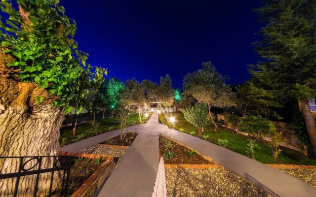 Karia Konuk Evi