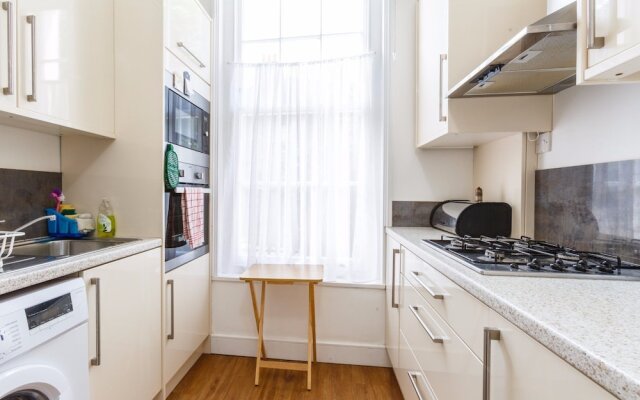 Bright, Spacious West Hampstead Flat for 4