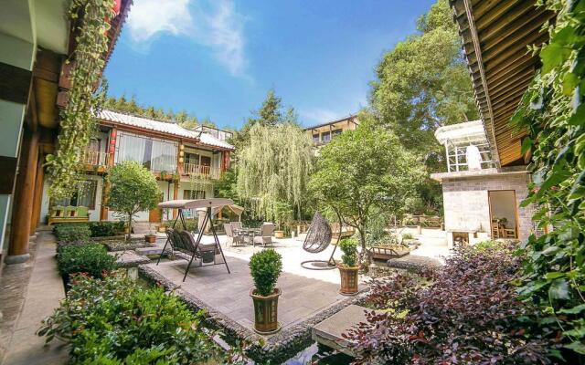 Lijiang Left Bank Holiday Inn